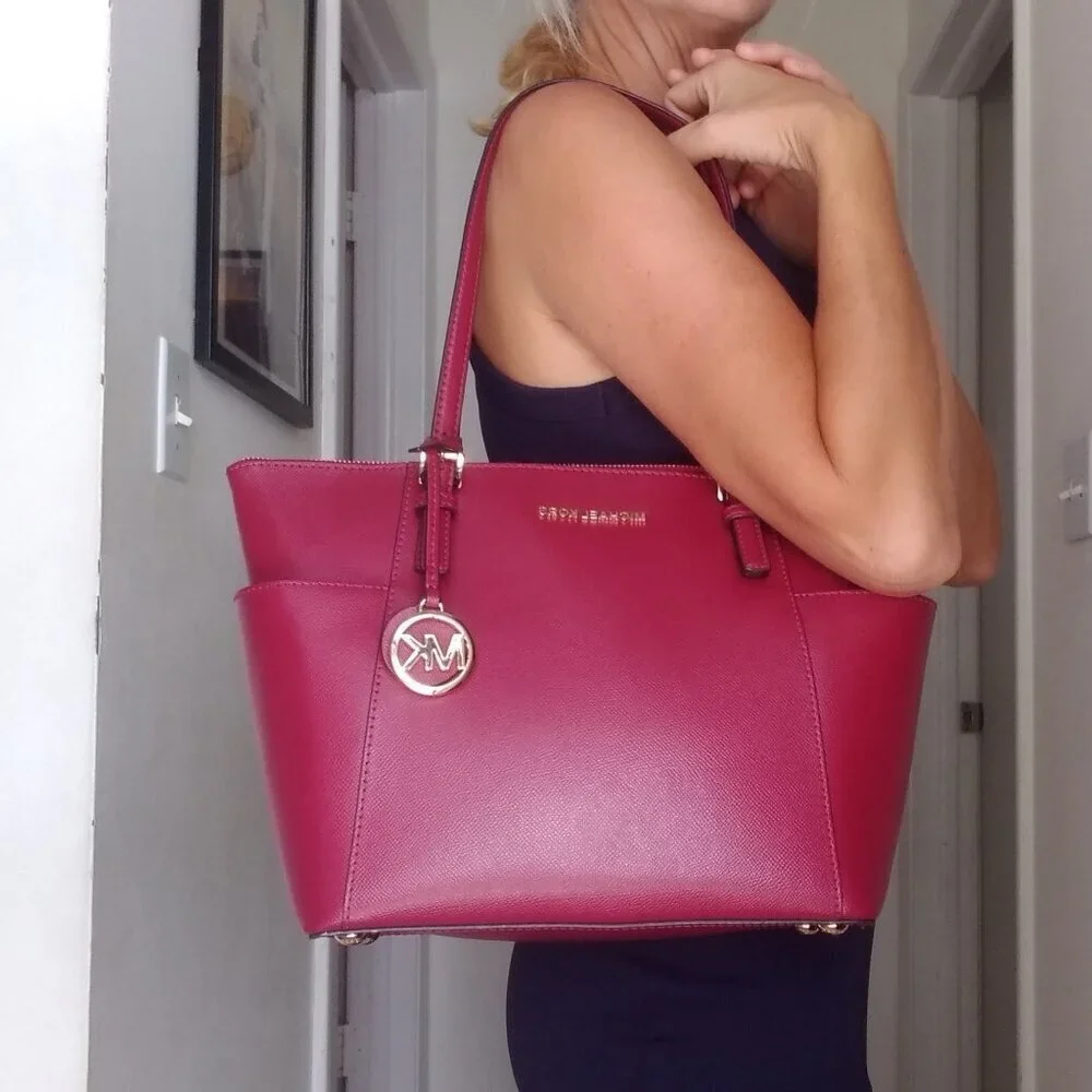🎉HP🎉Michael kors Charlotte purse tote deep pink with dust bag